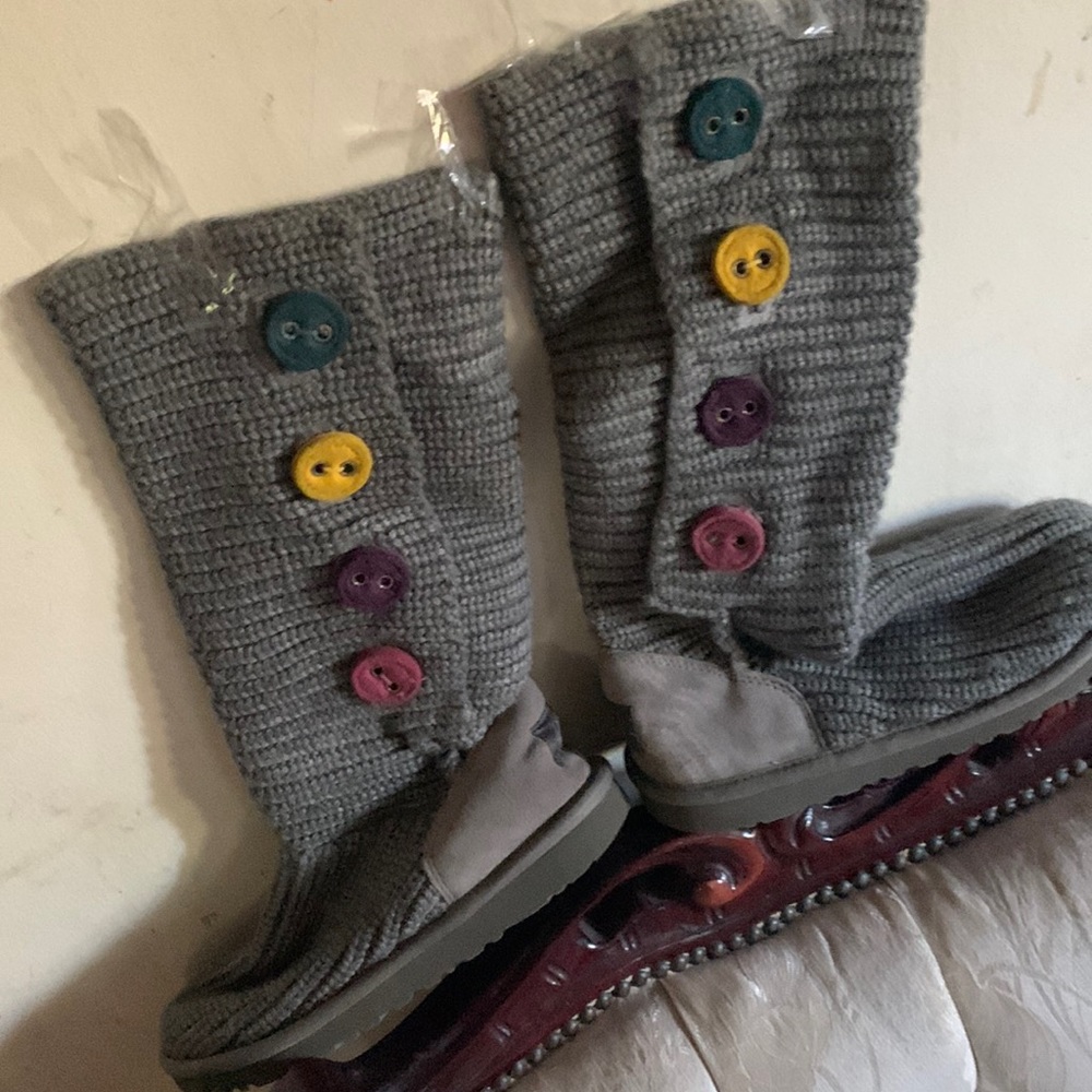 UGG WOMEN BOOT SIZE 4